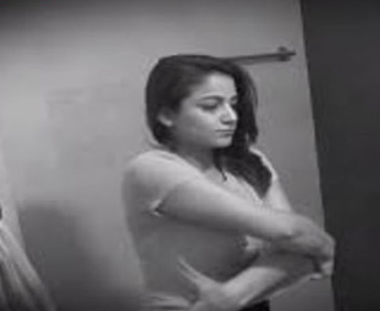 💋 গোসলের সময় মেয়েটি কি করল দেখুন...    Click Here